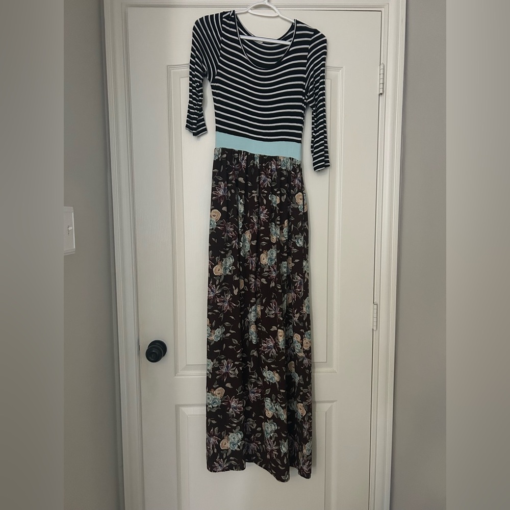 Brown, Blue, Black and White Stripes Casual 3/4 Sleeve Maxi Dress with Pockets